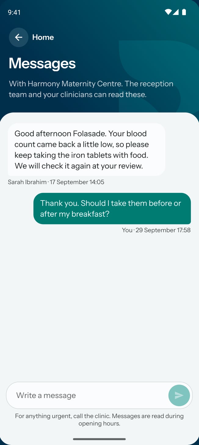Messages on the patient app: a note from the hospital's midwife and the patient's reply.